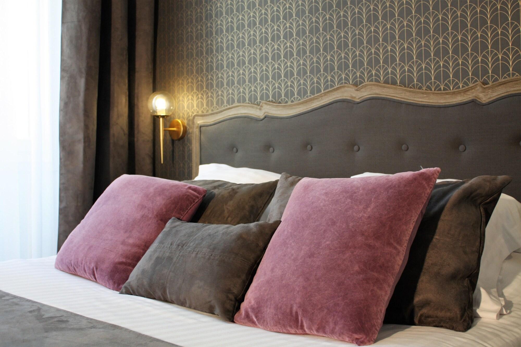 Des Augustins Hotel 3*