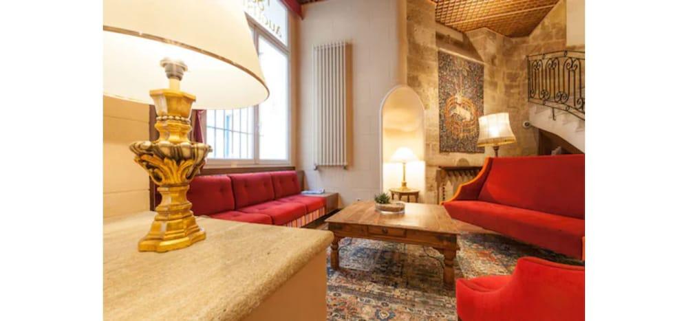 Des Augustins Hotel