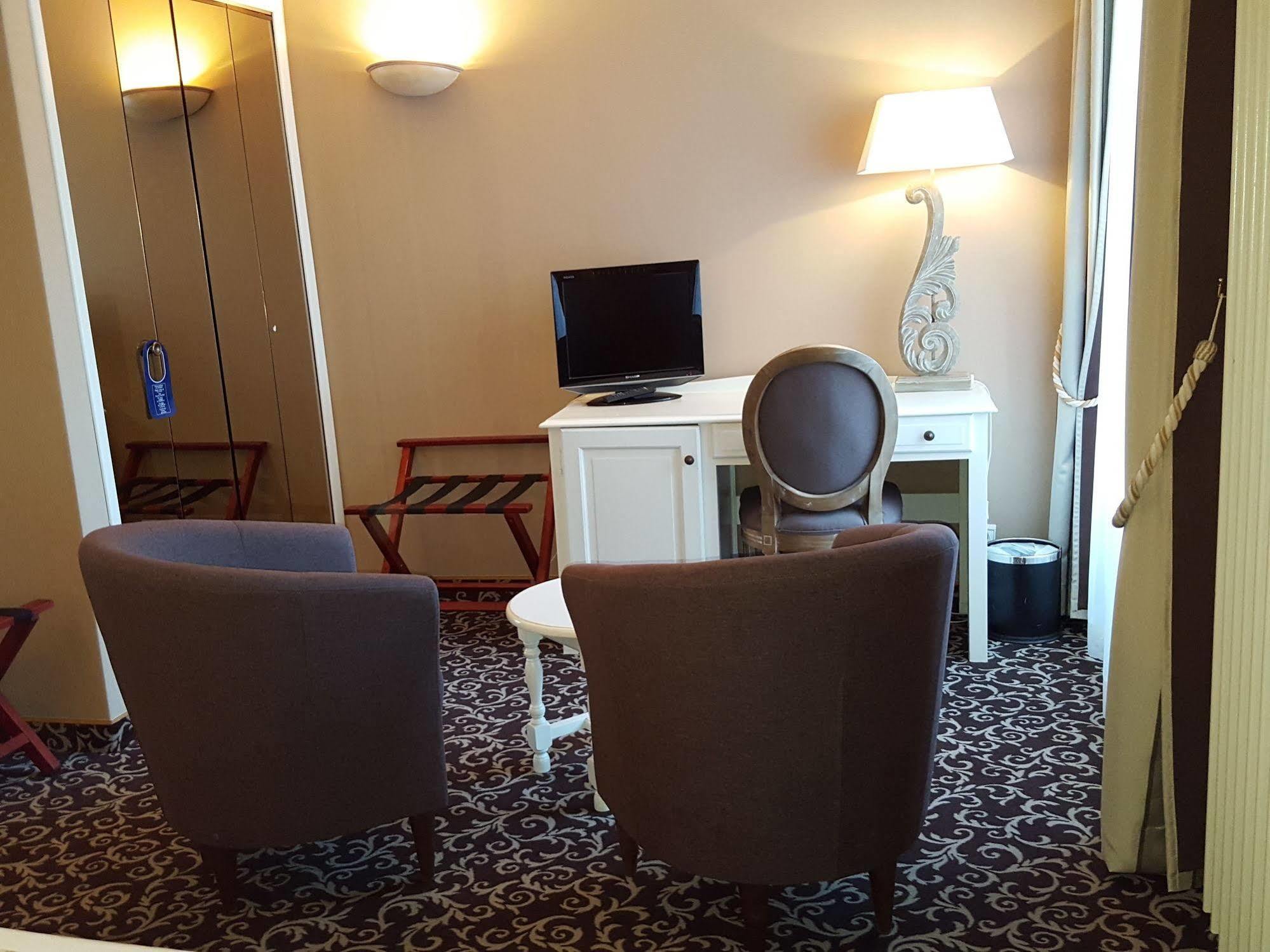 Des Augustins Hotel 3*