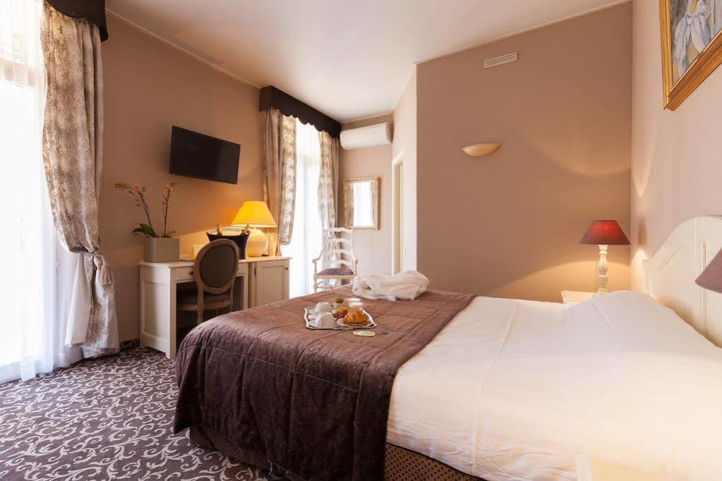 Des Augustins 3*